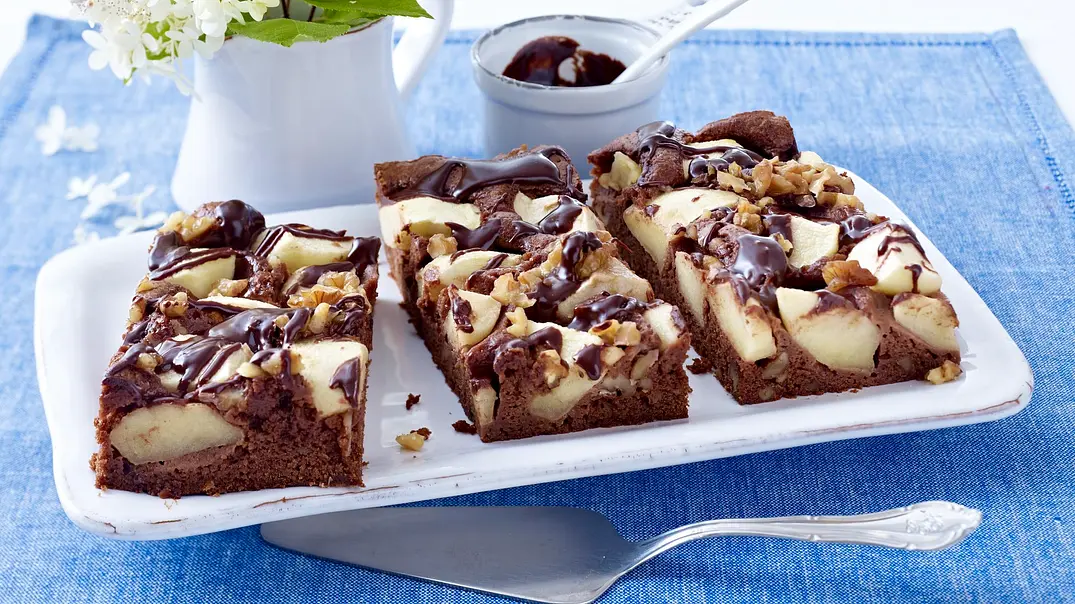 Brownie-Apfelkuchen Rezept - Foto: LECKER @ Bauer Media Group Brownie-Apfelkuchen Rezept - Foto: LECKER @ Bauer Media Group