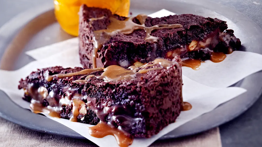 Brownie mit Karamell Rezept - Foto: LECKER @ Bauer Media Group Brownie mit Karamell Rezept - Foto: LECKER @ Bauer Media Group