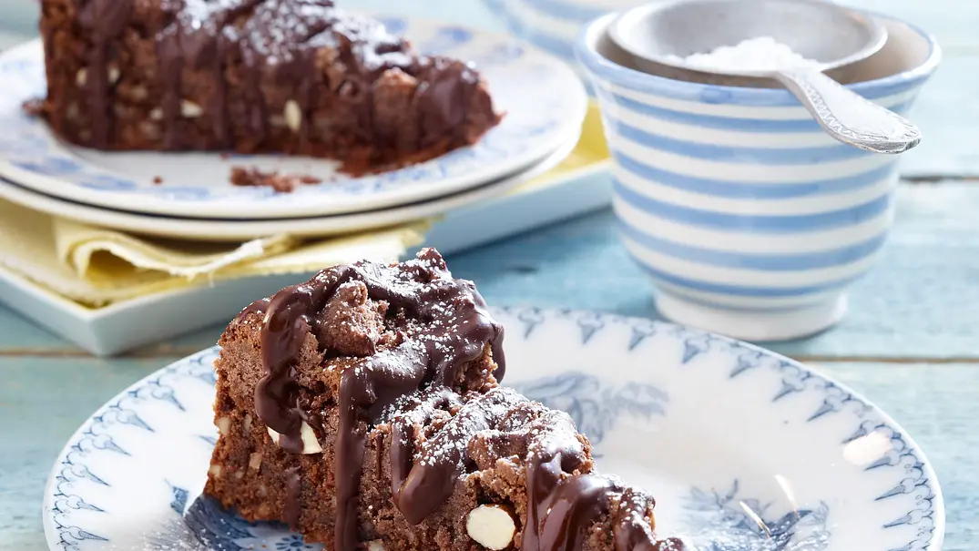 Brownie-Streuselkuchen mit Schokoladenguss Rezept - Foto: LECKER @ Bauer Media Group