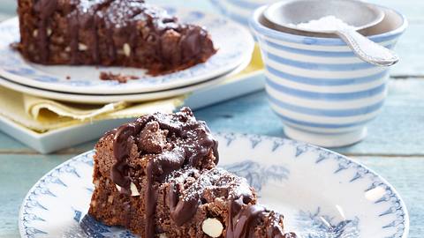 Brownie-Streuselkuchen mit Schokoladenguss Rezept - Foto: House of Food / Bauer Food Experts KG
