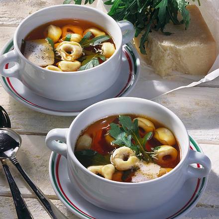 Brühe mit Tortellini Rezept Brühe mit Tortellini Rezept