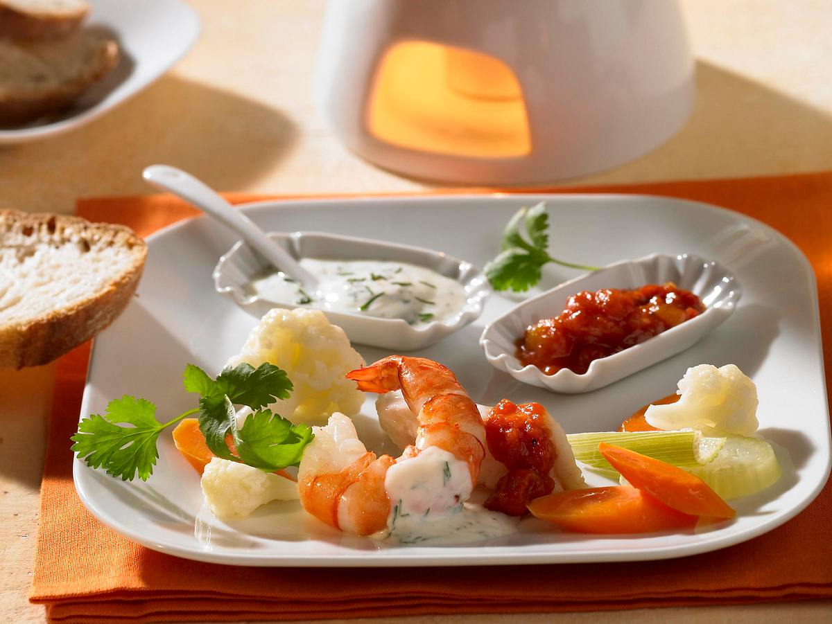 Brüh-Fondue mit Fisch und Garnelen Rezept