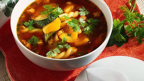 Brühe mit Paprika Rezept - Foto: House of Food / Bauer Food Experts KG