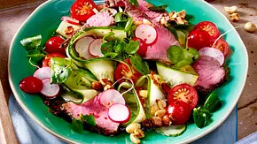 Brunnenkresse-Salat mit Steakstreifen - Foto: LECKER @ Bauer Media Group Brunnenkresse-Salat mit Steakstreifen - Foto: LECKER @ Bauer Media Group