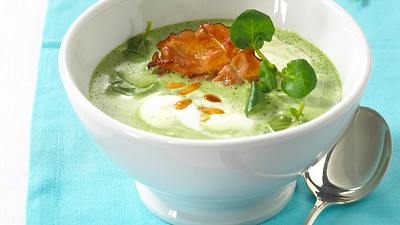 Brunnenkresse-Suppe mit Schinken-Chips Rezept - Foto: House of Food / Bauer Food Experts KG