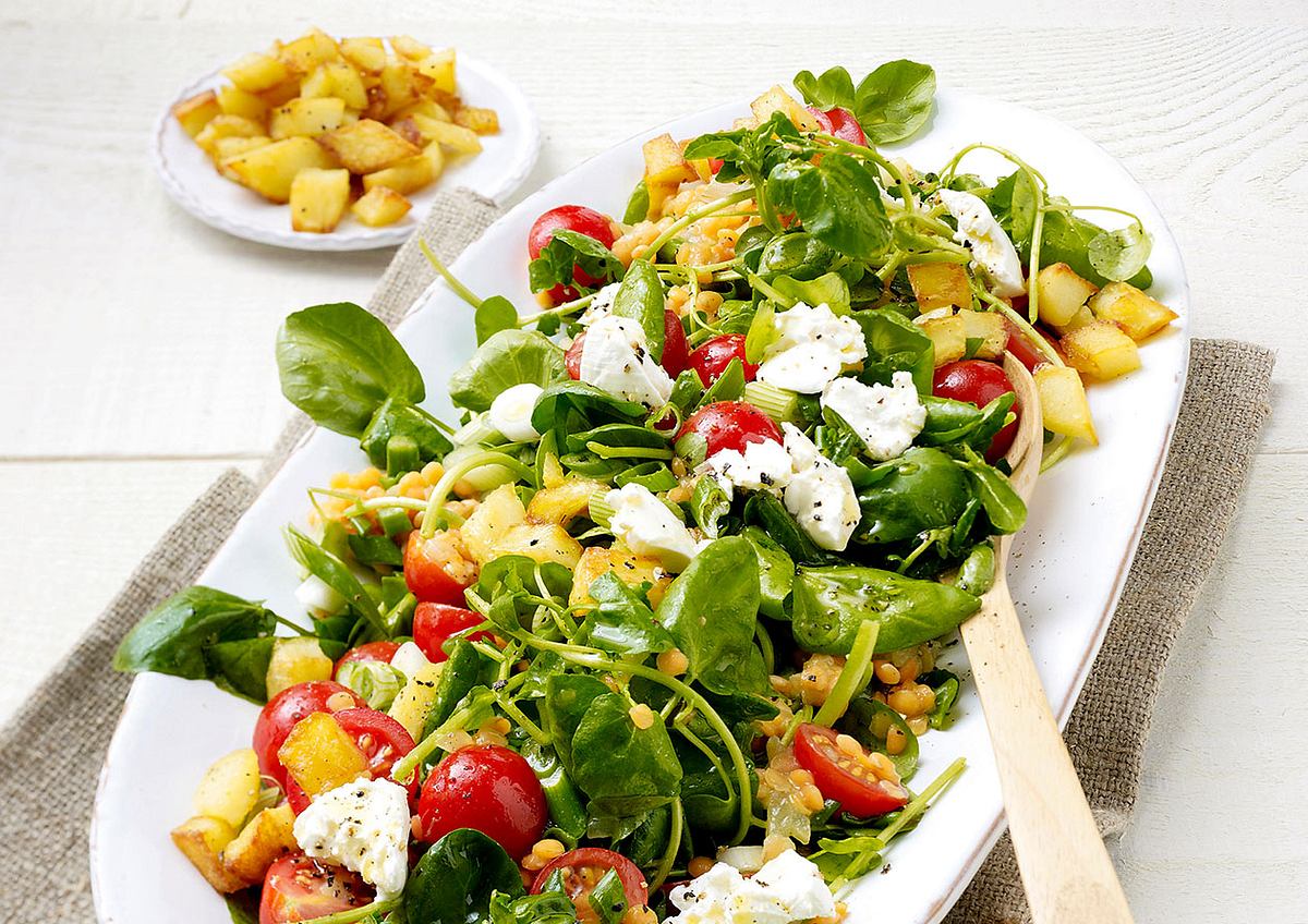 Brunnenkresse-Tomaten-Salat  mit Kartoffel-Croûtons Rezept