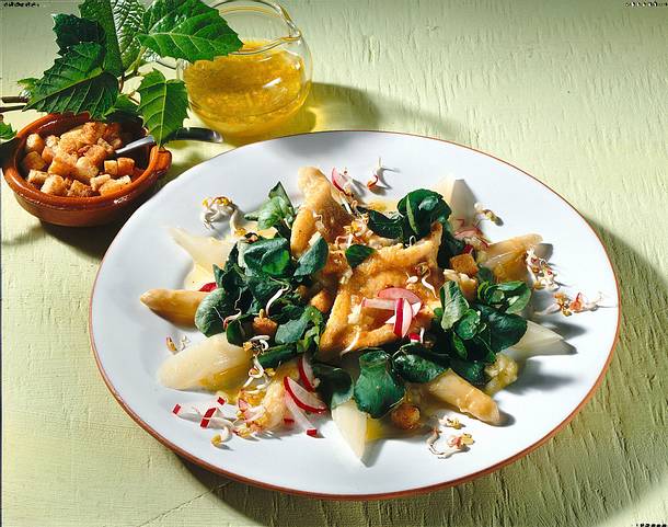 Brunnenkressesalat mit gebratenen Seezungenstreifen Rezept