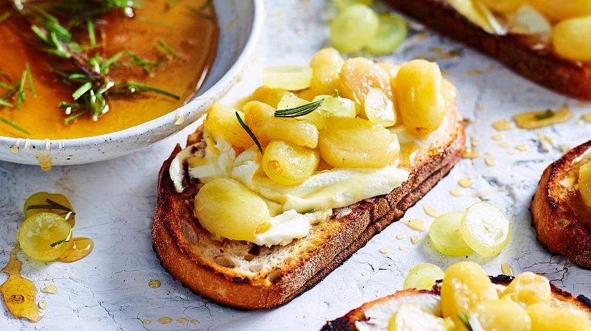 Bruschetta al Formaggio mit Trauben Rezept - Foto: Image Professionals