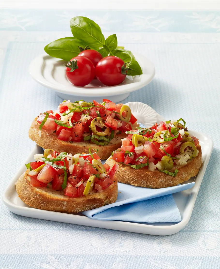 Bruschetta mit Tomaten-Oliven-Püree Rezept Bruschetta mit Tomaten-Oliven-Püree Rezept