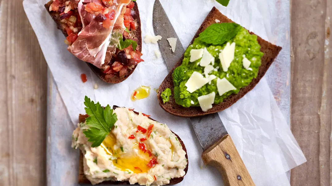 Bruschetta-Trio Rezept - Foto: LECKER @ Bauer Media Group Bruschetta-Trio Rezept - Foto: LECKER @ Bauer Media Group