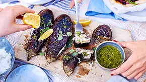 Brutzel-Aubergine im „Greek Style Rezept - Foto: LECKER @ Bauer Media Group Brutzel-Aubergine im „Greek Style Rezept - Foto: LECKER @ Bauer Media Group
