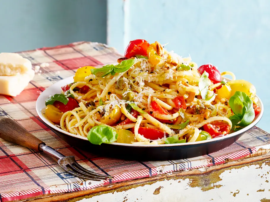 Bucatini mit Outer-Space-Sugo Rezept Bucatini mit Outer-Space-Sugo Rezept