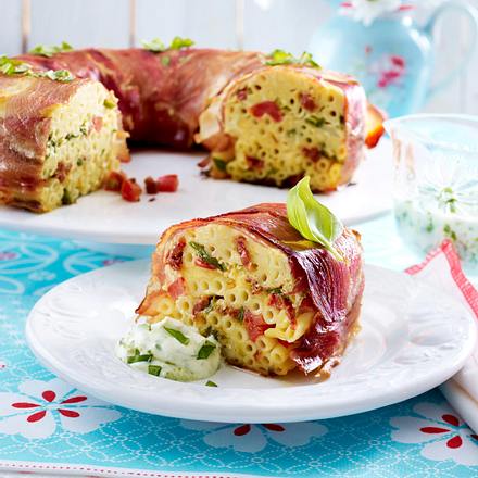 Bucatini-(Nudel)Torte zu Basilikum-Crème fraîche Rezept