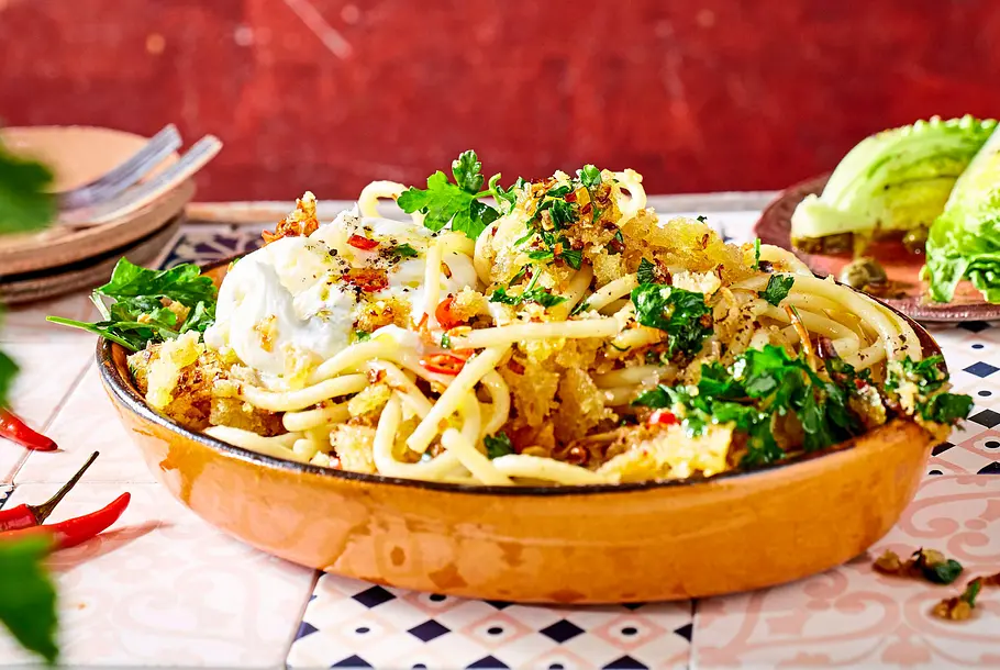 Bucatini mit Pangrattato und Burrata Rezept Bucatini mit Pangrattato und Burrata Rezept