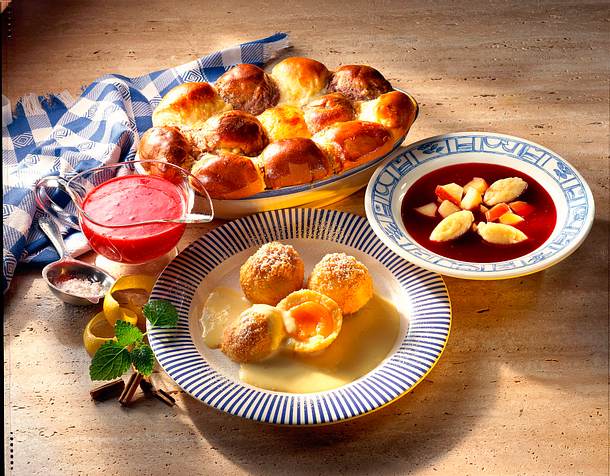 Buchteln mit Himbeersoße Rezept