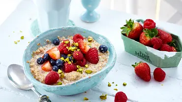 Buchweizen-Porridge mit Beeren Rezept - Foto: LECKER @ Bauer Media Group Buchweizen-Porridge mit Beeren Rezept - Foto: LECKER @ Bauer Media Group