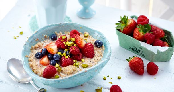 Buchweizen-Porridge mit Beeren Rezept Buchweizen-Porridge mit Beeren Rezept