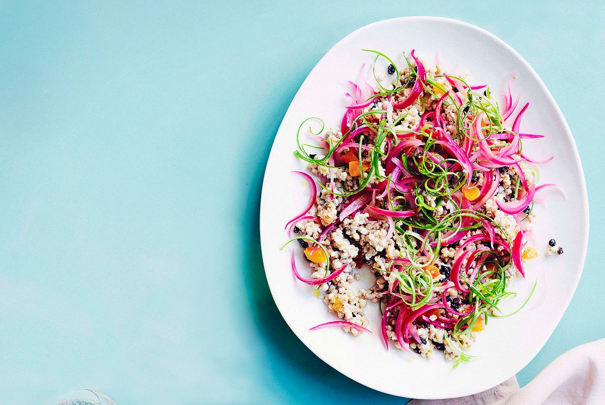 Buchweizen-Salat mit Zwiebel-Pickles  Rezept