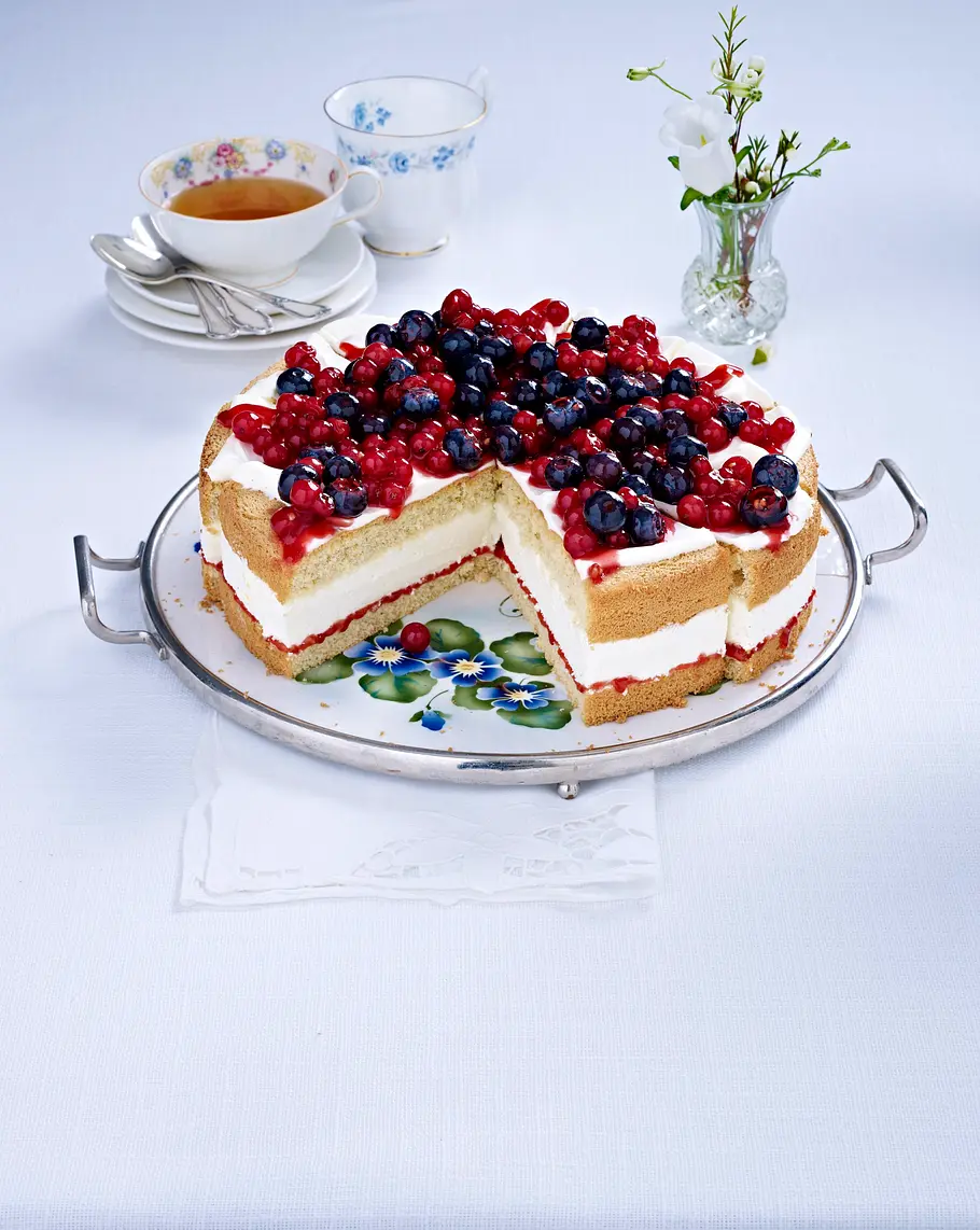 Buchweizentorte mit Beeren Rezept