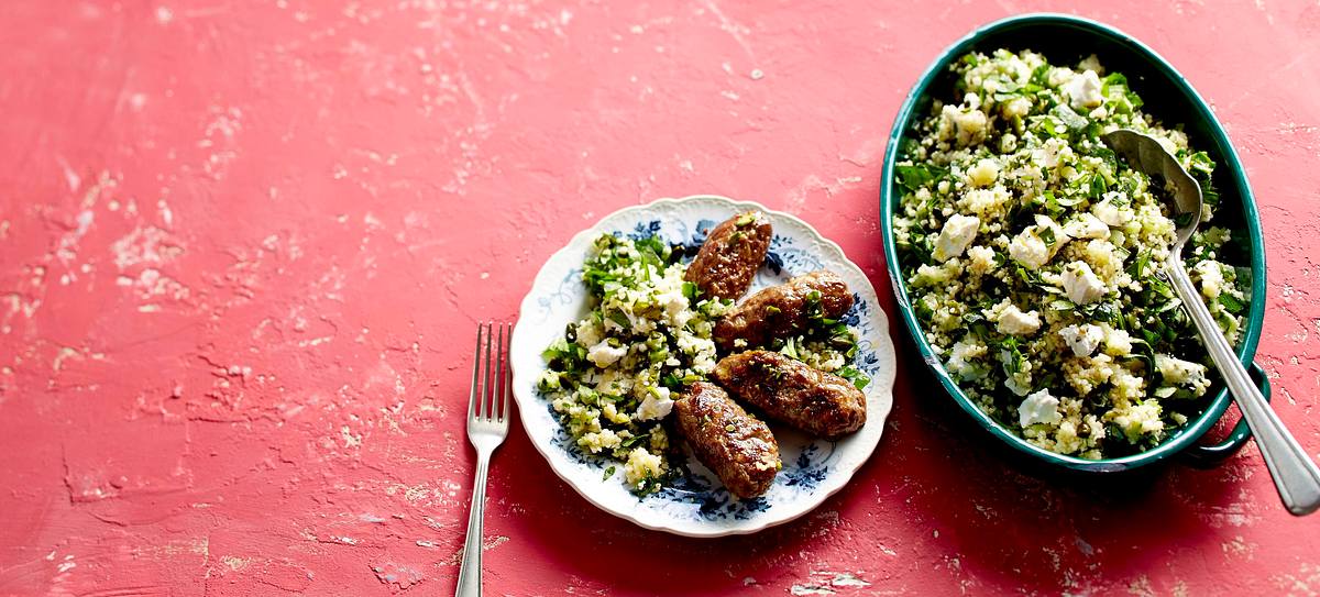 Bulgur-Pistazien-Salat mit Hackröllchen Rezept