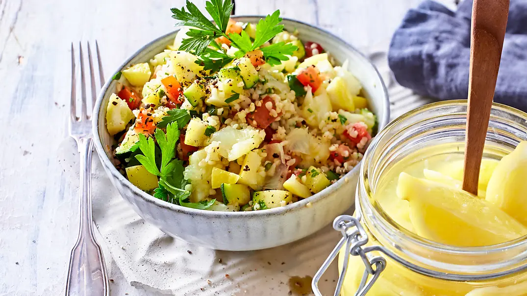 Bulgursalat mit Salzzitronen-Topping Rezept - Foto: LECKER @ Bauer Media Group