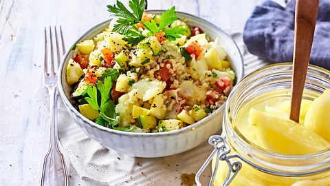 Bulgursalat mit Salzzitronen-Topping Rezept - Foto: House of Food / Bauer Food Experts KG