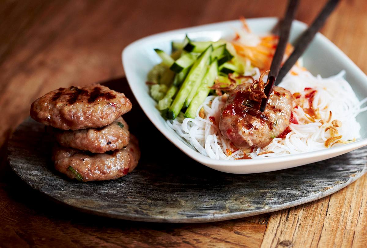 Bun nem nuong (Honigfrikadellen mit Reisnudeln) Rezept