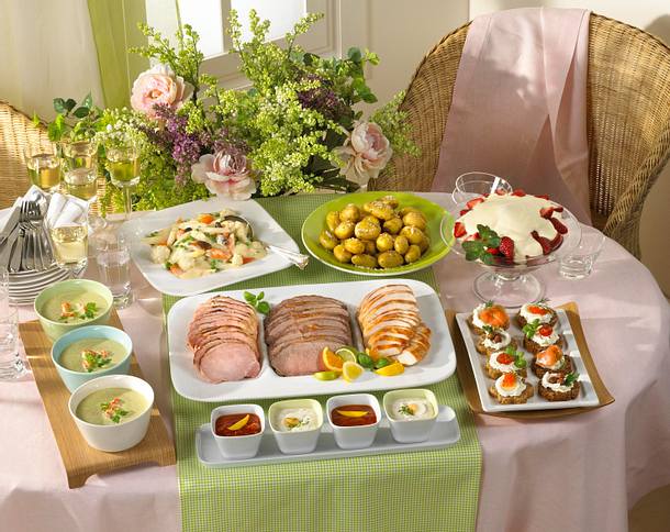 Bunt garnierte Brothäppchen Rezept Bunt garnierte Brothäppchen Rezept