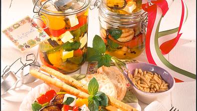 Bunte Antipasti im Glas Rezept - Foto: LECKER @ Bauer Media Group