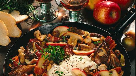 Bunte Apfel-Pilzpfanne Rezept - Foto: House of Food / Bauer Food Experts KG