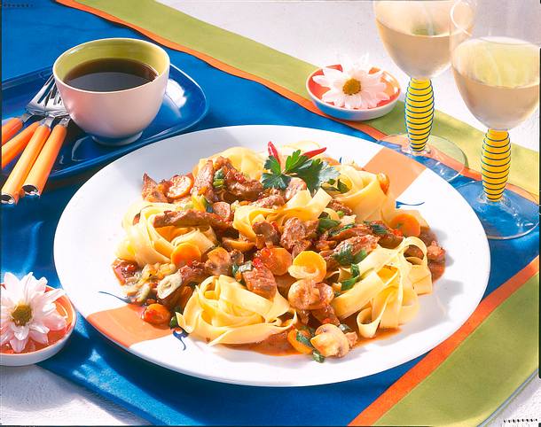 Bunte Asia-Nudeln Rezept Bunte Asia-Nudeln Rezept