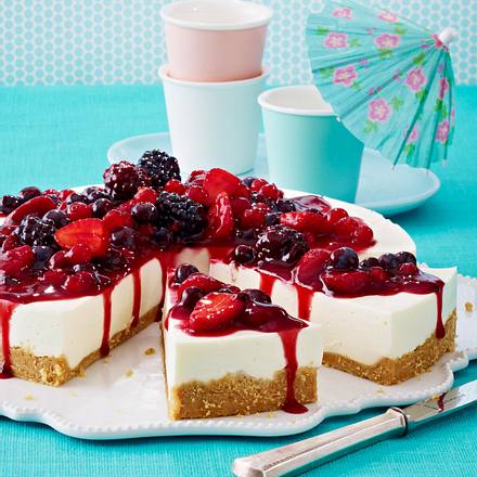 Bunte Beeren-Torte mit erfrischender Zitronenmousse Rezept Bunte Beeren-Torte mit erfrischender Zitronenmousse Rezept