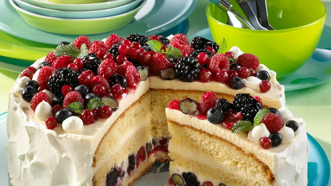 Bunte Beerentorte mit Zitronencreme Rezept - Foto: LECKER @ Bauer Media Group Bunte Beerentorte mit Zitronencreme Rezept - Foto: LECKER @ Bauer Media Group