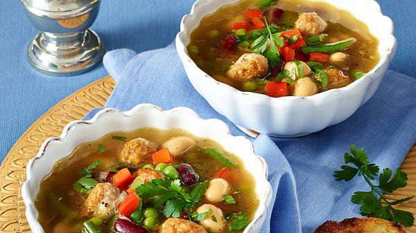 Bunte Bohnensuppe mit Bratwurst Rezept - Foto: House of Food / Bauer Food Experts KG