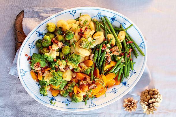 Bunte Gemüseplatte mit Maronen und Rosmarin Rezept Bunte Gemüseplatte mit Maronen und Rosmarin Rezept