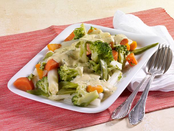 Bunte Gemüseplatte mit Sauce Bearnaise Rezept Bunte Gemüseplatte mit Sauce Bearnaise Rezept