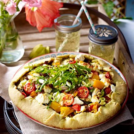 Bunte Gemüsetarte mit Pesto und Feta Rezept Bunte Gemüsetarte mit Pesto und Feta Rezept