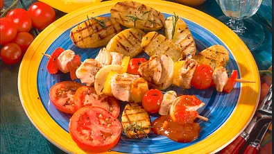Bunte Gemüse-Hähnchen-Spieße Rezept - Foto: LECKER @ Bauer Media Group