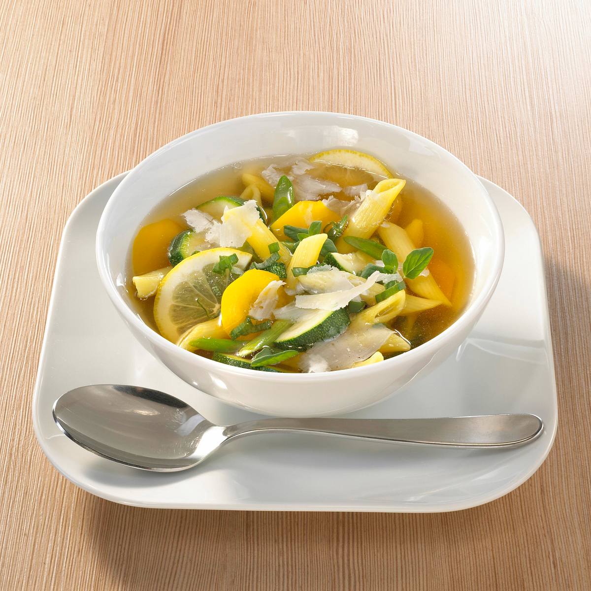 Bunte Gemüse-Nudelsuppe Rezept