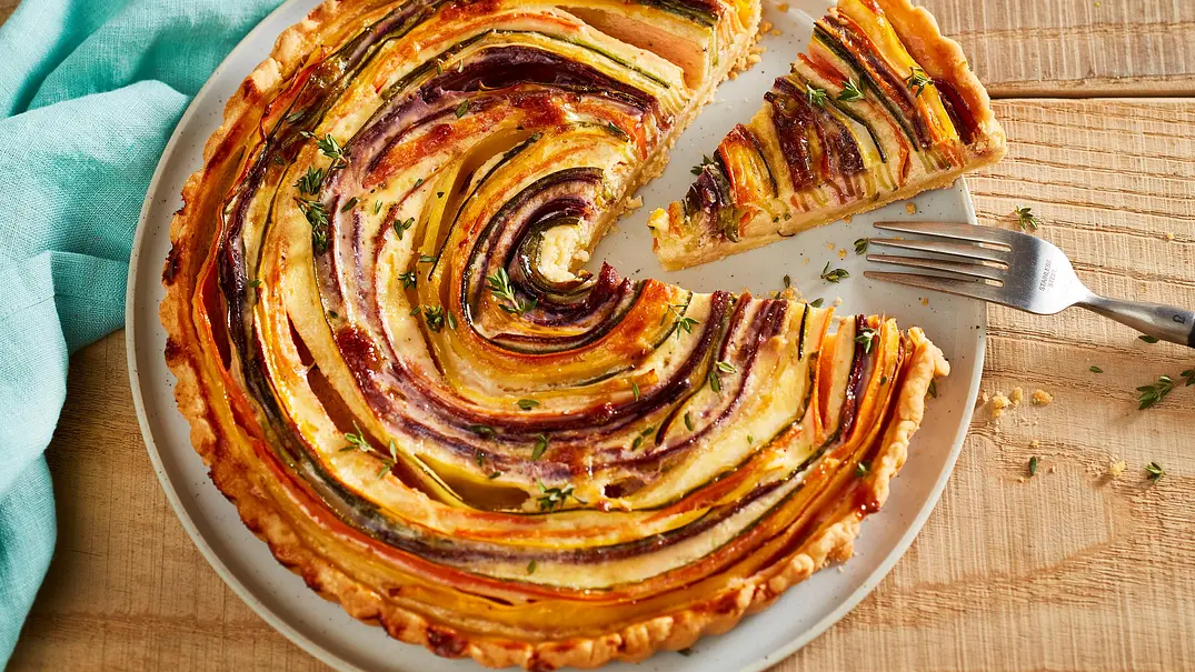 Bunte Gemüse-Quiche mit Joghurtcreme Rezept - Foto: LECKER @ Bauer Media Group Bunte Gemüse-Quiche mit Joghurtcreme Rezept - Foto: LECKER @ Bauer Media Group