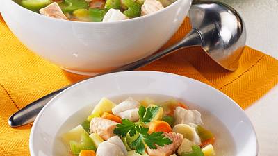 Bunte Gemüsesuppe mit Fisch Rezept - Foto: Maass