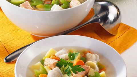 Bunte Gemüsesuppe mit Fisch Rezept - Foto: Maass