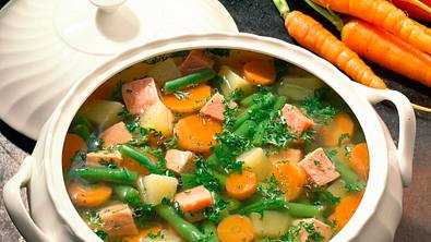 Bunte Gemüsesuppe mit Kasseler Rezept - Foto: LECKER @ Bauer Media Group