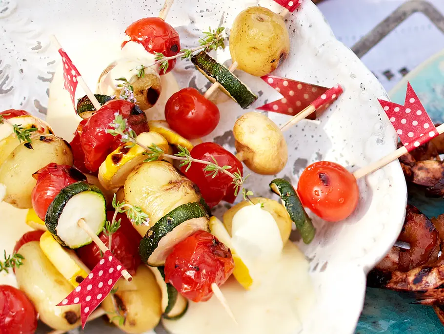 Bunte Kartoffelspieße mit Orangen-Mayonnaise Rezept Bunte Kartoffelspieße mit Orangen-Mayonnaise Rezept