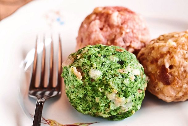 Bunte Knödel mit Zirmbutter Rezept Bunte Knödel mit Zirmbutter Rezept