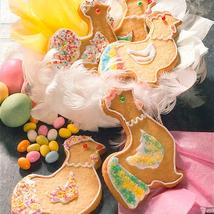 Bunte Mürbeteig-Hähne Rezept