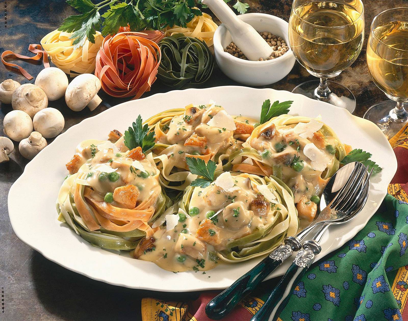 Bunte Nougatnester - Rezepte Suchen