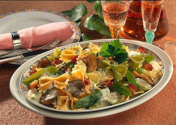 Bunte Nudelplatte Rezept Bunte Nudelplatte Rezept