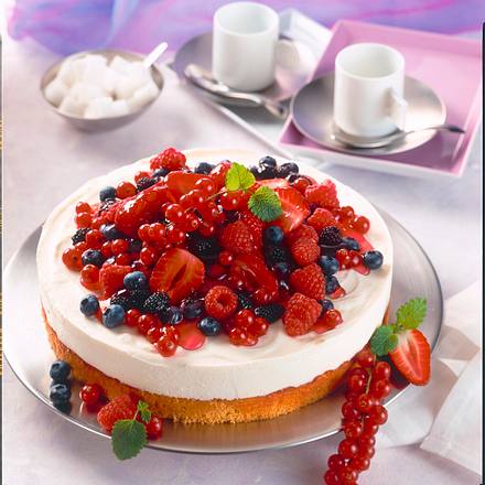 Bunte Obstkuppeltorte mit Joghurtcreme Rezept