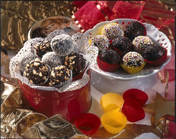 Bunte Rumkugeln Rezept Bunte Rumkugeln Rezept